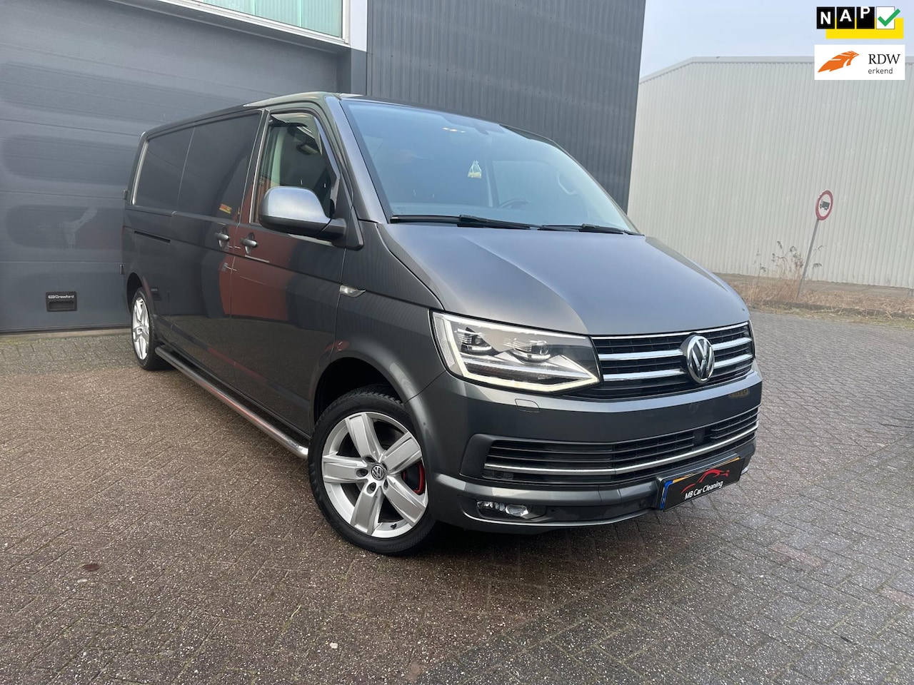 Volkswagen Transporter - 2.0 TDI L2H1 DC Highline 2.0 TDI L2H1 DC Highline - AutoWereld.nl