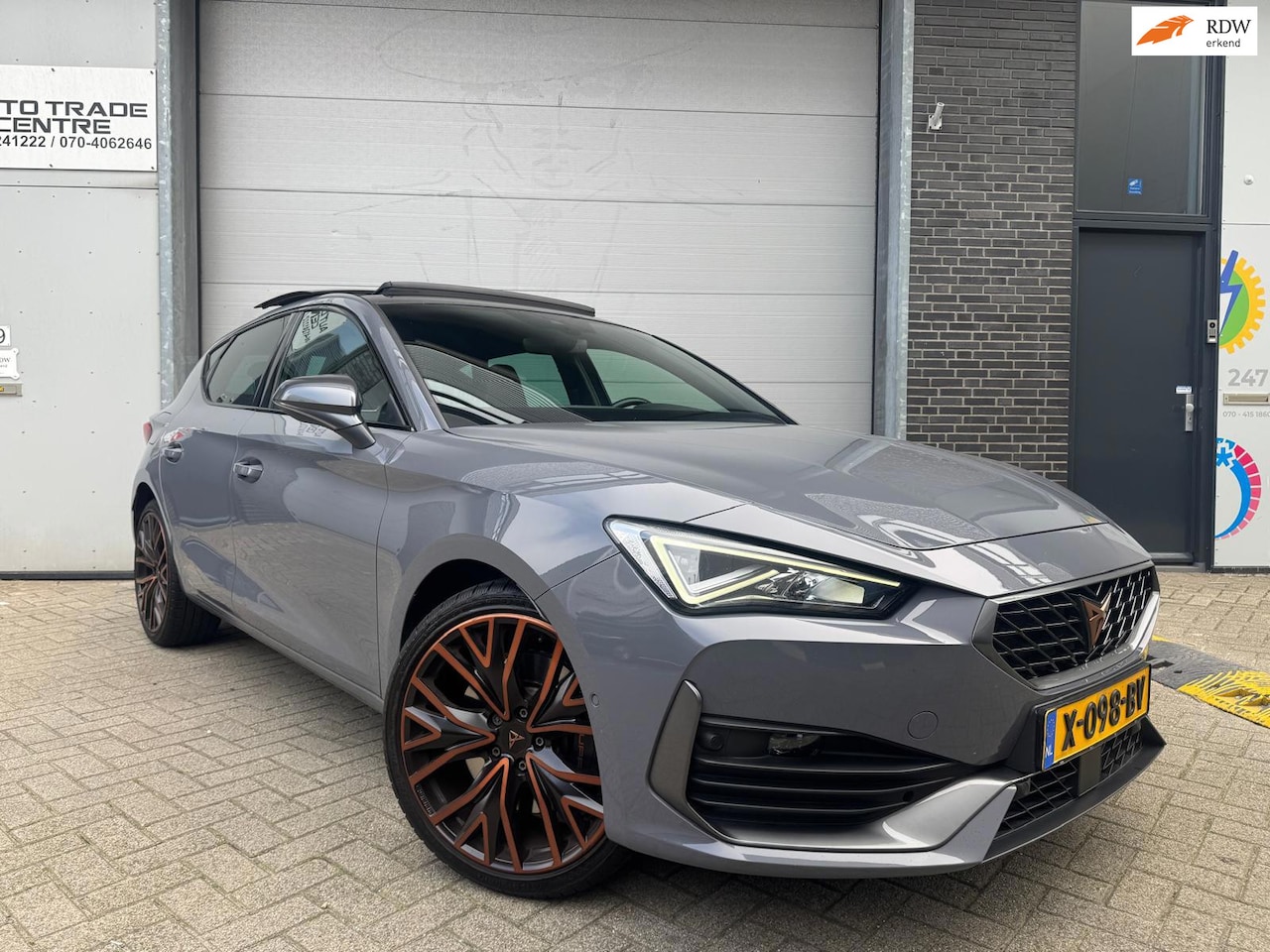 CUPRA Leon - 1.4 e-Hybrid 245PK VZ Copper Edtion | Pano | Dealer OH | BTW Auto | Lederen bekleding | 1e - AutoWereld.nl