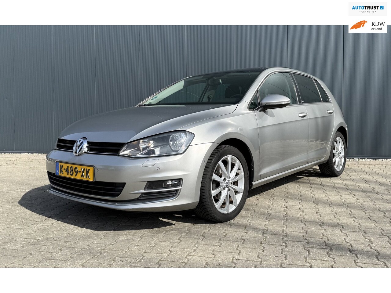 Volkswagen Golf - 1.2 TSI Connected Series Airco Pano Cruise - AutoWereld.nl