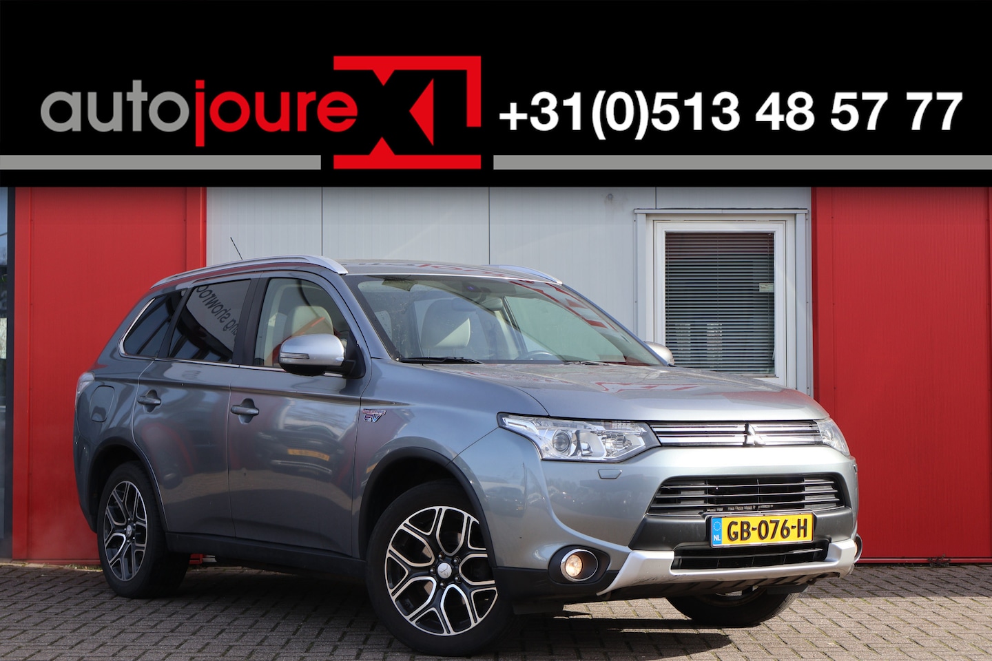 Mitsubishi Outlander - 2.0 PHEV Instyle X-Line | Origineel NL | Schuif-/kanteldak | Camera | Trekhaak | - AutoWereld.nl