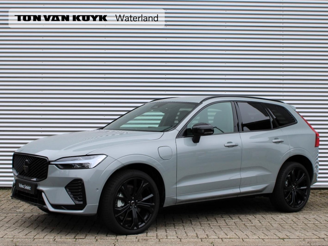 Volvo XC60 - 2.0 T8 Plug-in hybrid AWD Plus Black Edition Automaat / Harman Kardon audio / 360* Camera - AutoWereld.nl
