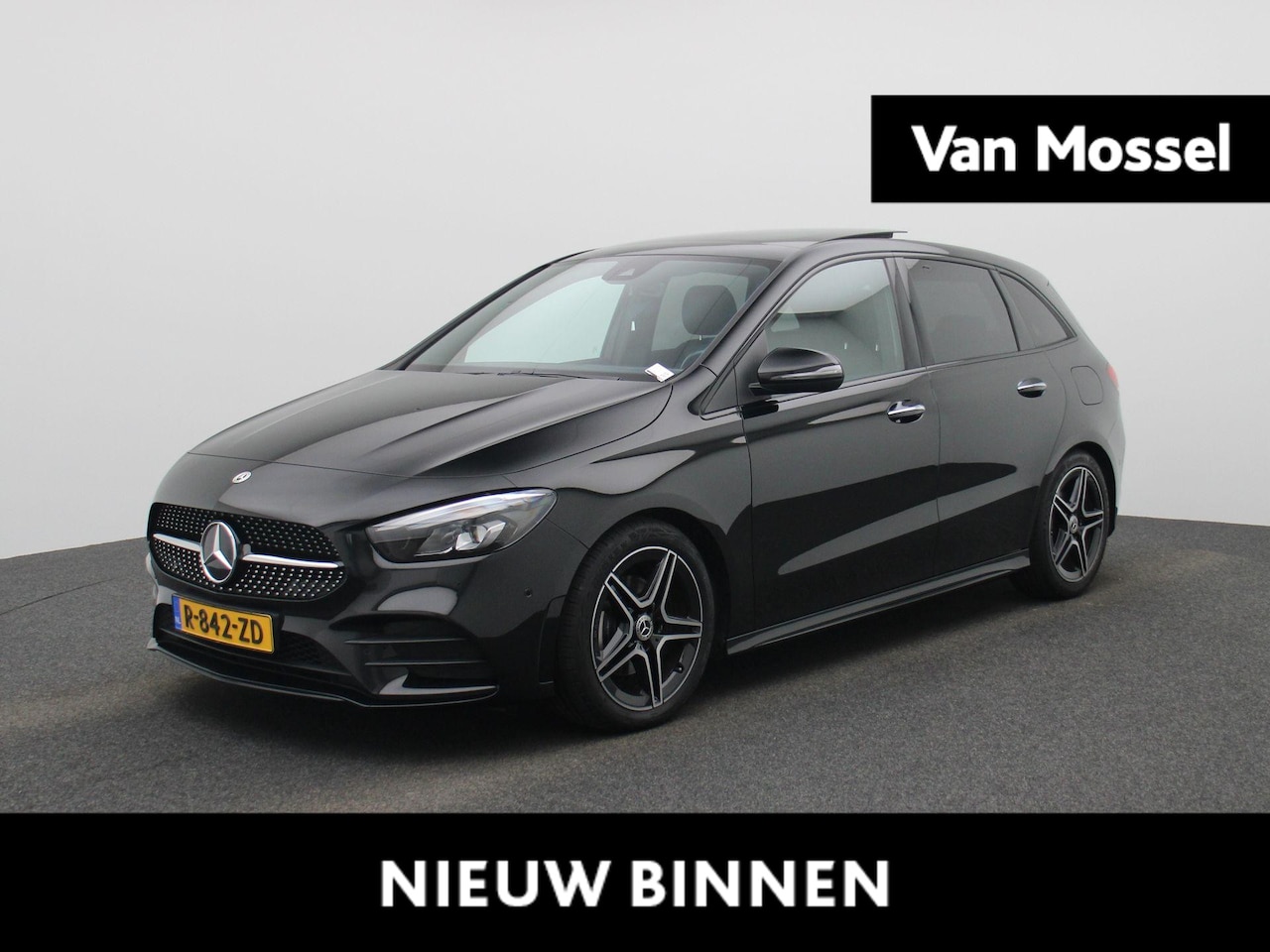 Mercedes-Benz B-klasse - 180 AMG Line AUTOMAAT | PANORAMADAK | CAMERA | NAVIGATIE | LED | HALF-LEDER - AutoWereld.nl