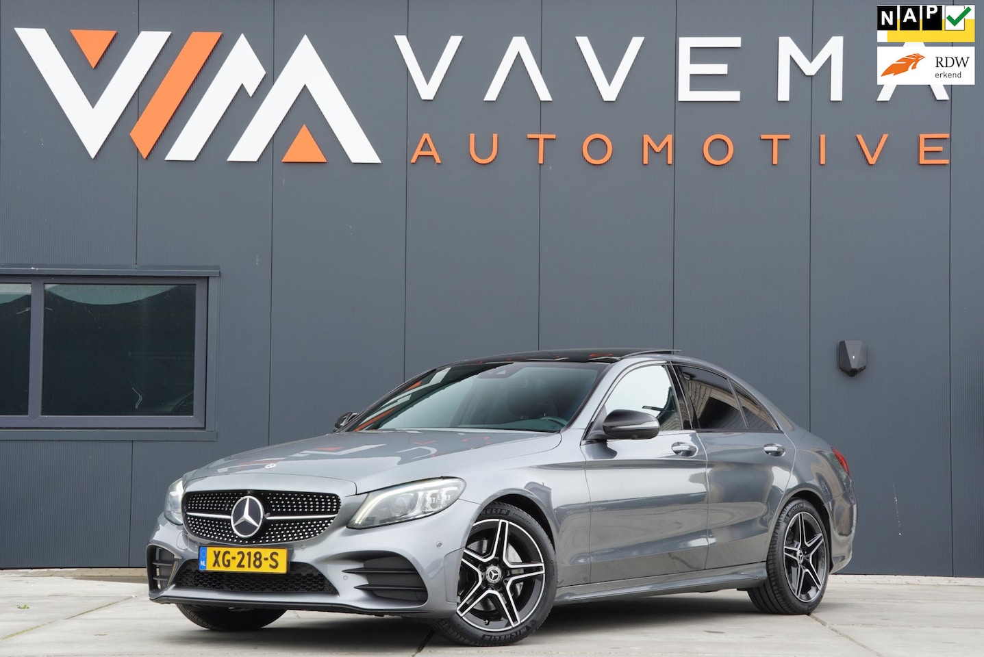 Mercedes-Benz C-klasse - 180 Premium Plus Pack 2019 Automaat Burmester Panoramadak Sfeer Cruise control Lederen bek - AutoWereld.nl