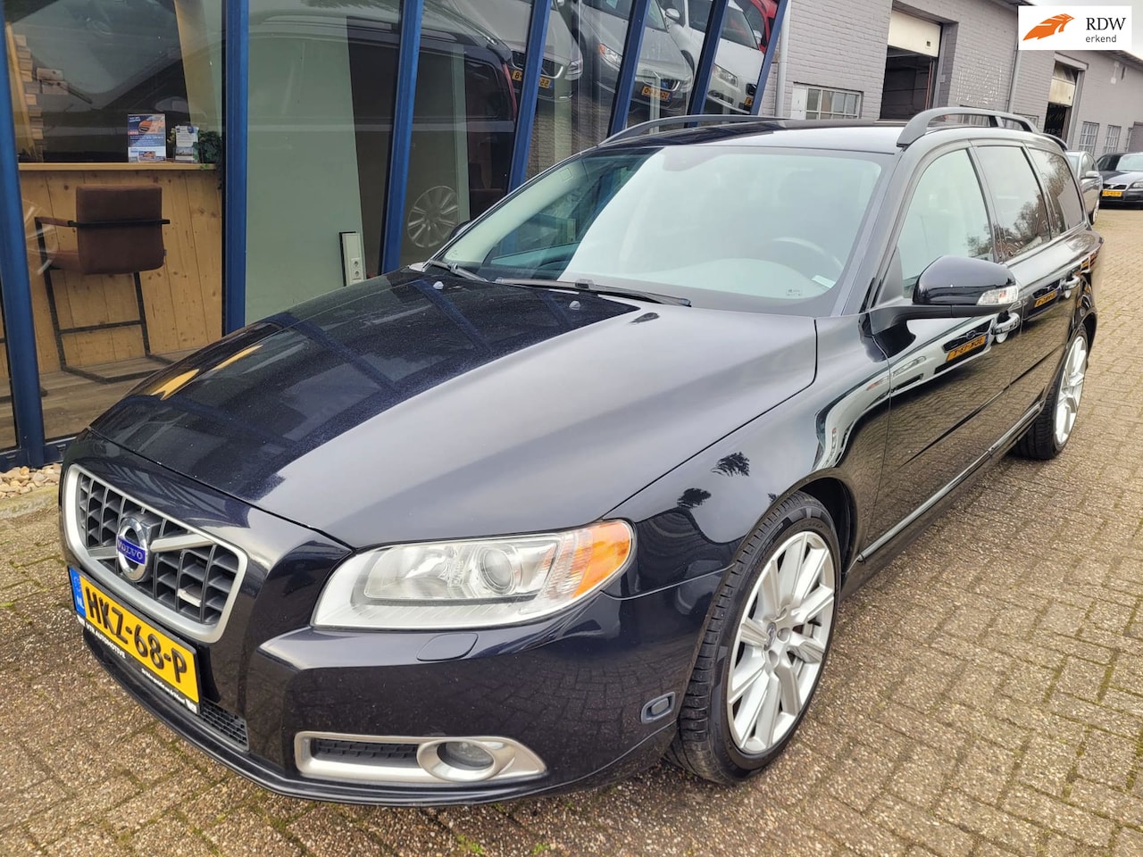 Volvo V70 - 2.5FT R-Design 230PK LEER / XENON / PDC / ECC - AutoWereld.nl