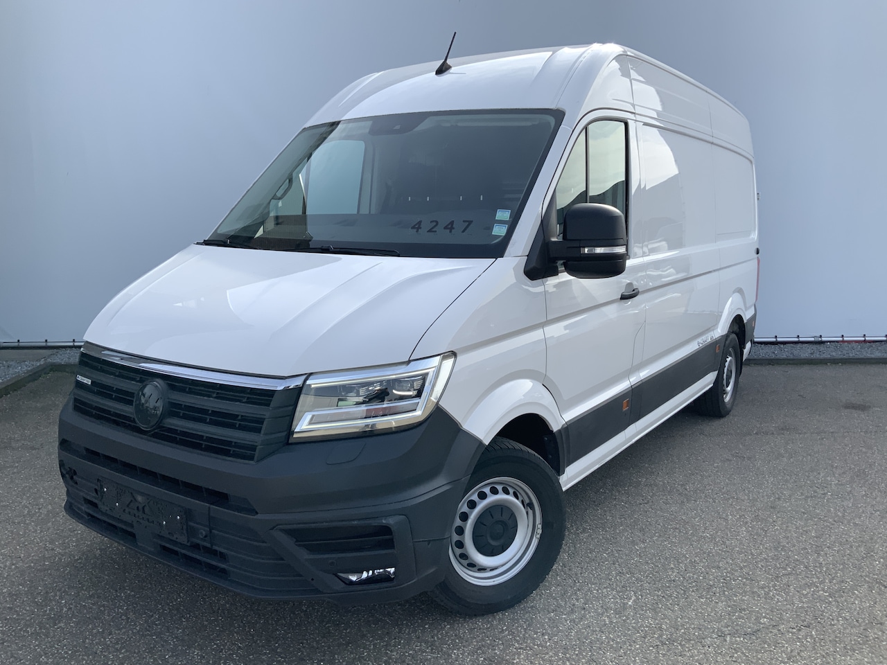 Volkswagen Crafter - E-Crafter Airco Cruise Navi Camera 3 Zits (Schade`s) Opstap Euro 6 - AutoWereld.nl