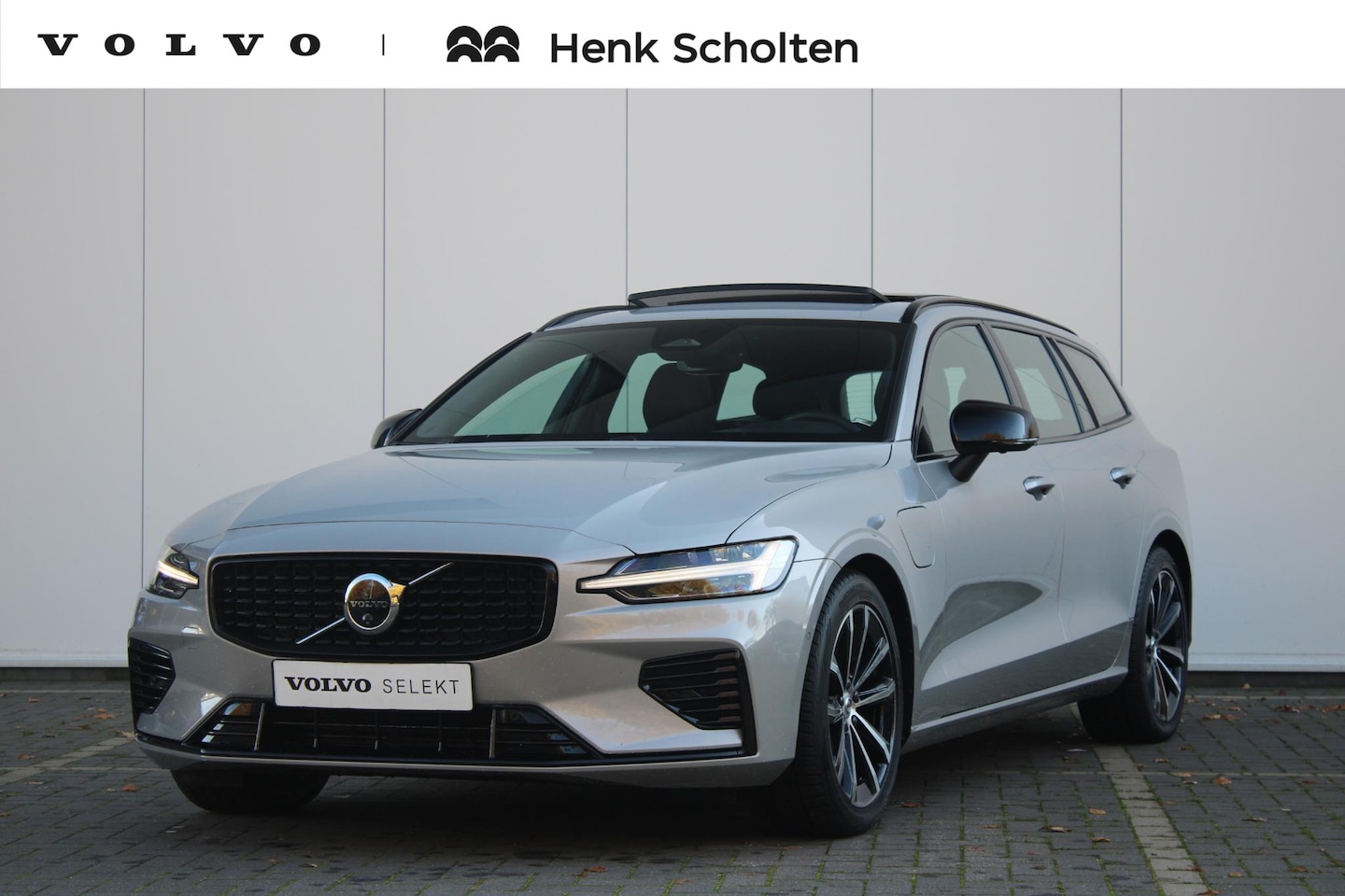 Volvo V60 - T6 Plug-in hybrid AWD Plus Dark | Semi-Elektrische Trekhaak | Verwarmbare voorstoelen en a - AutoWereld.nl