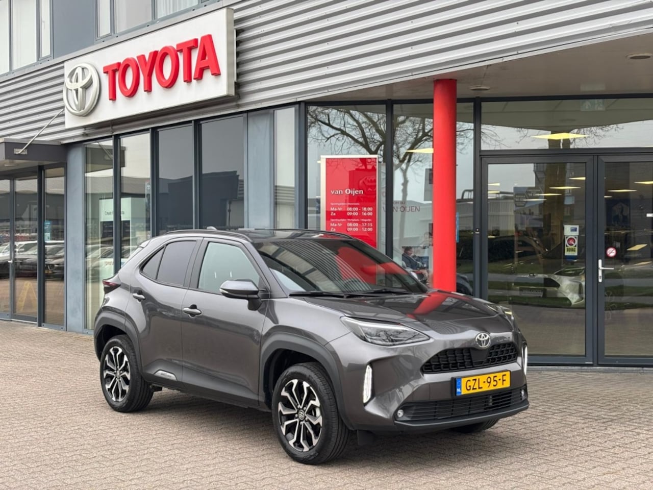 Toyota Yaris Cross - 1.5 Hybrid 115 First | Trekhaak | Hoge instap | Clima | Achterui - AutoWereld.nl