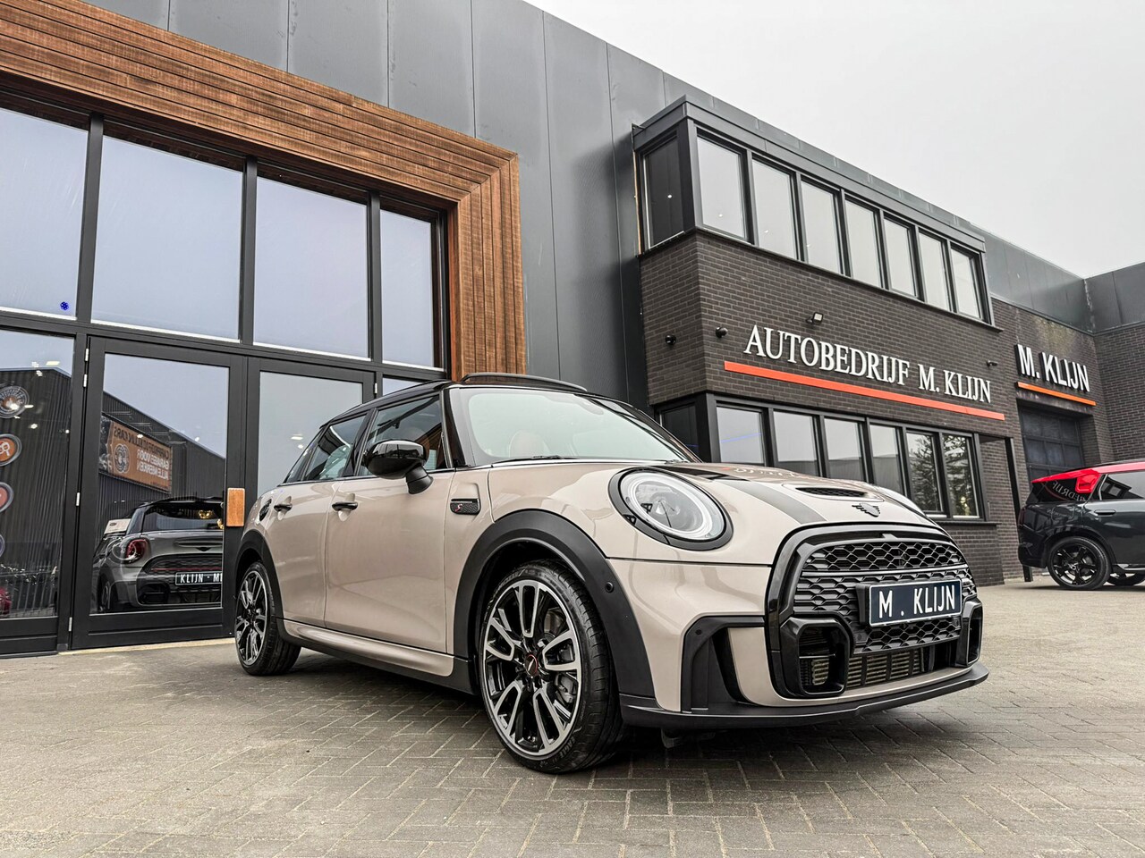 MINI Cooper S - Mini 2.0 John Cooper Works F1 aut/Rooftopgrey/Chester leer brown/Pano/Camera/Vol - AutoWereld.nl