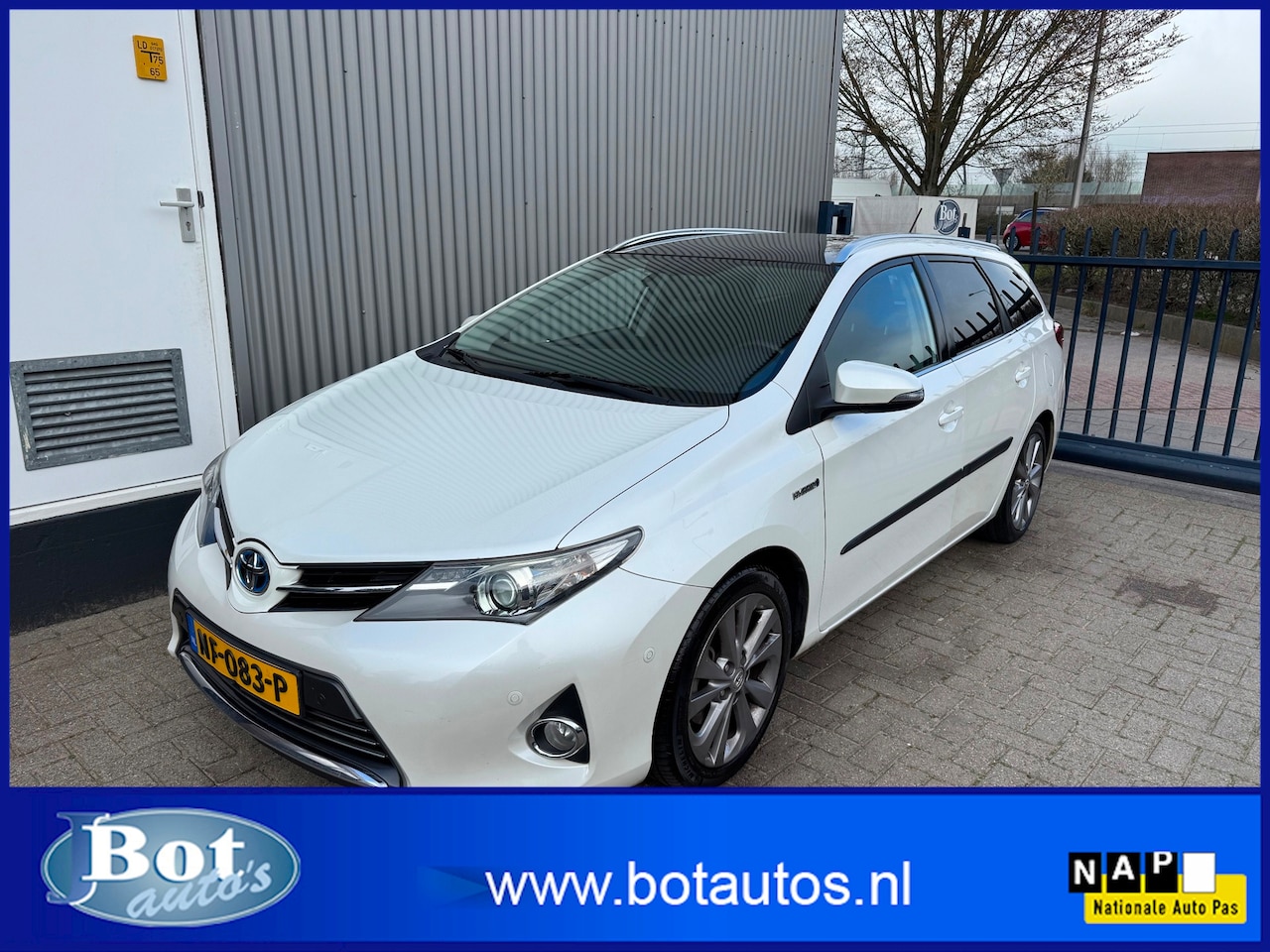 Toyota Auris Touring Sports - 1.8 Hybrid Lease Pro ECC / CRUISE / PARKEERSENSOREN / TREKHAAK / PANORAMADAK / LMV - AutoWereld.nl