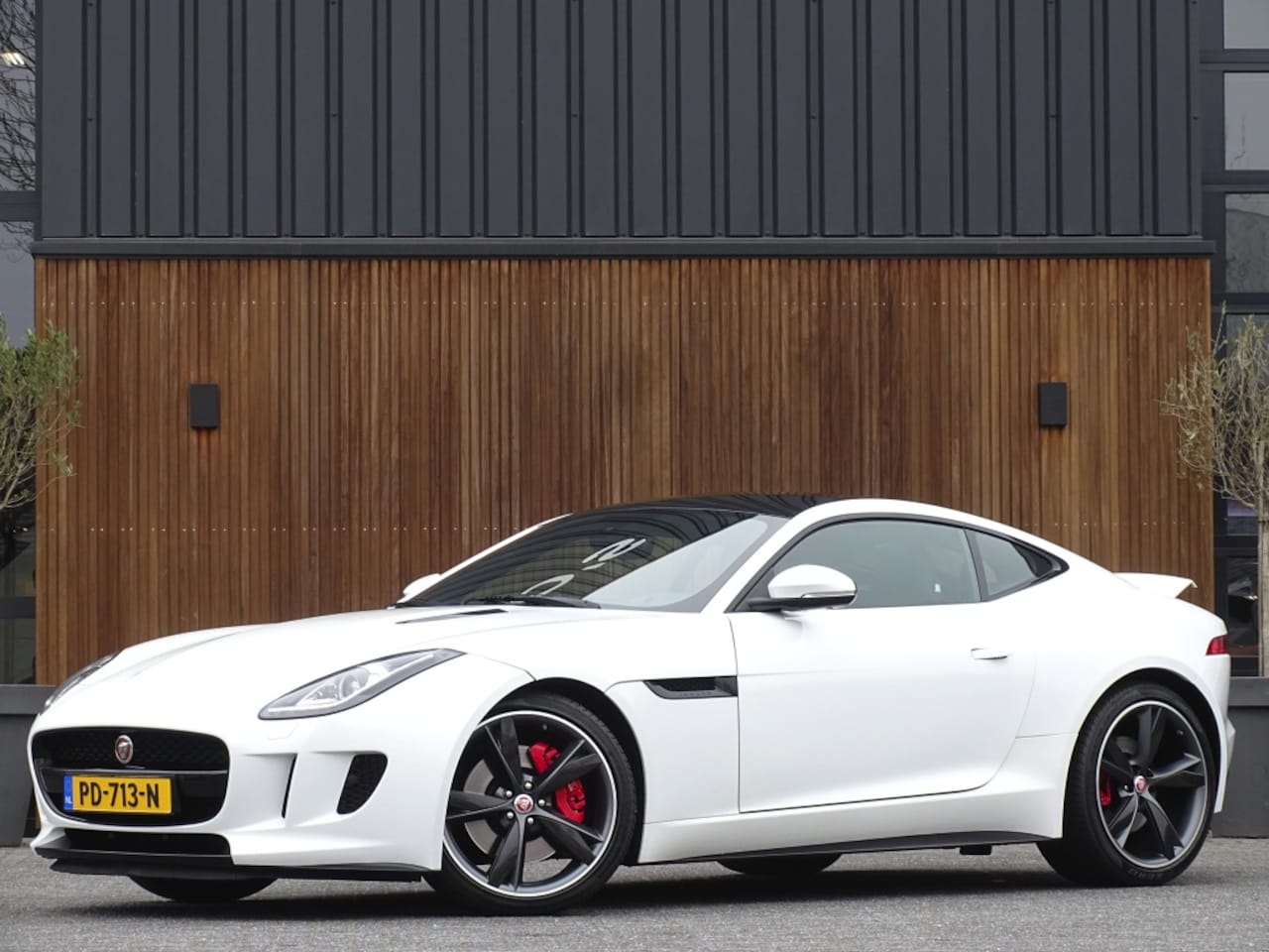 Jaguar F-type - 3.0 V6 400PK Coupé / carbon *NAP* - AutoWereld.nl