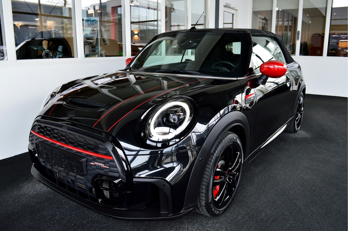MINI Cabrio - 2.0 John Cooper Works JCW Pack | Full Options !! - AutoWereld.nl
