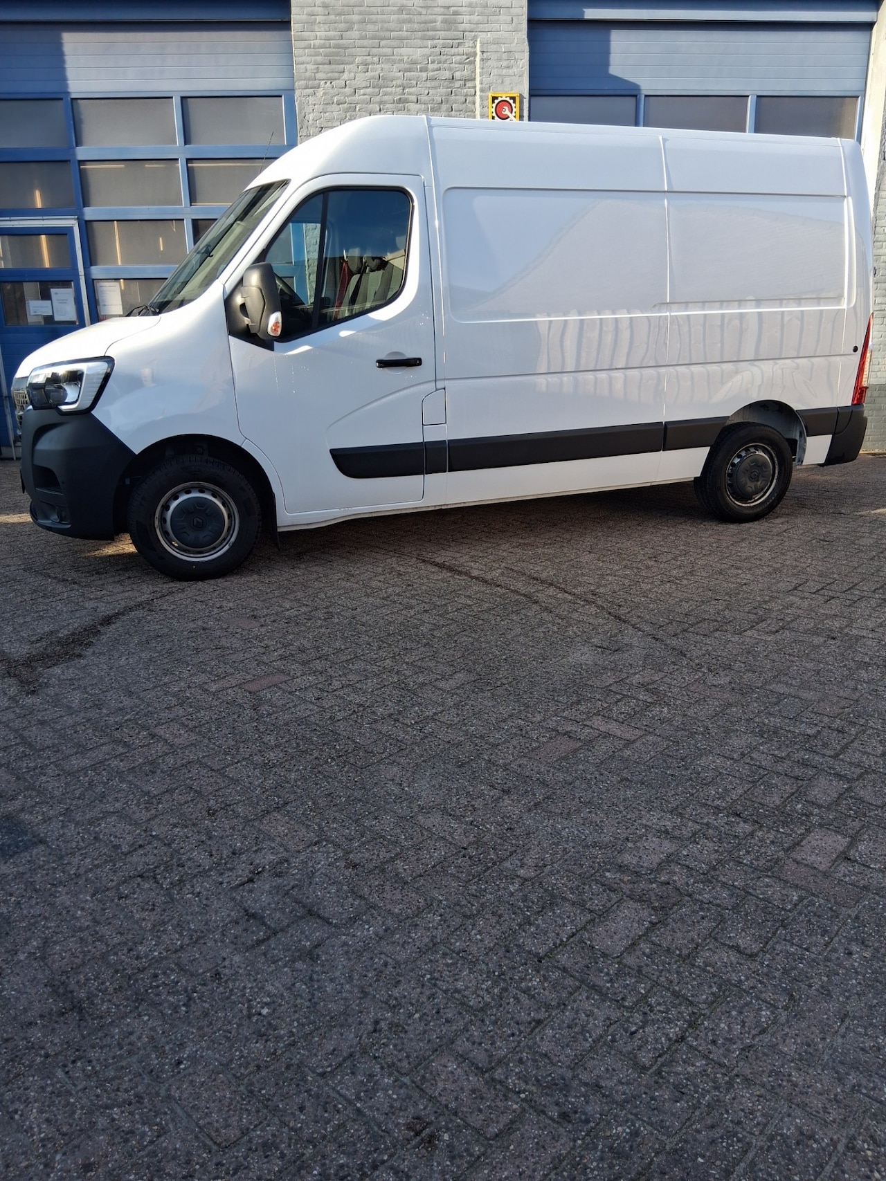 Renault Master - T35 2.3 dCi 135 L2H2 Work Edition T35 2.3 dCi 135 L2H2 Work Edition - AutoWereld.nl