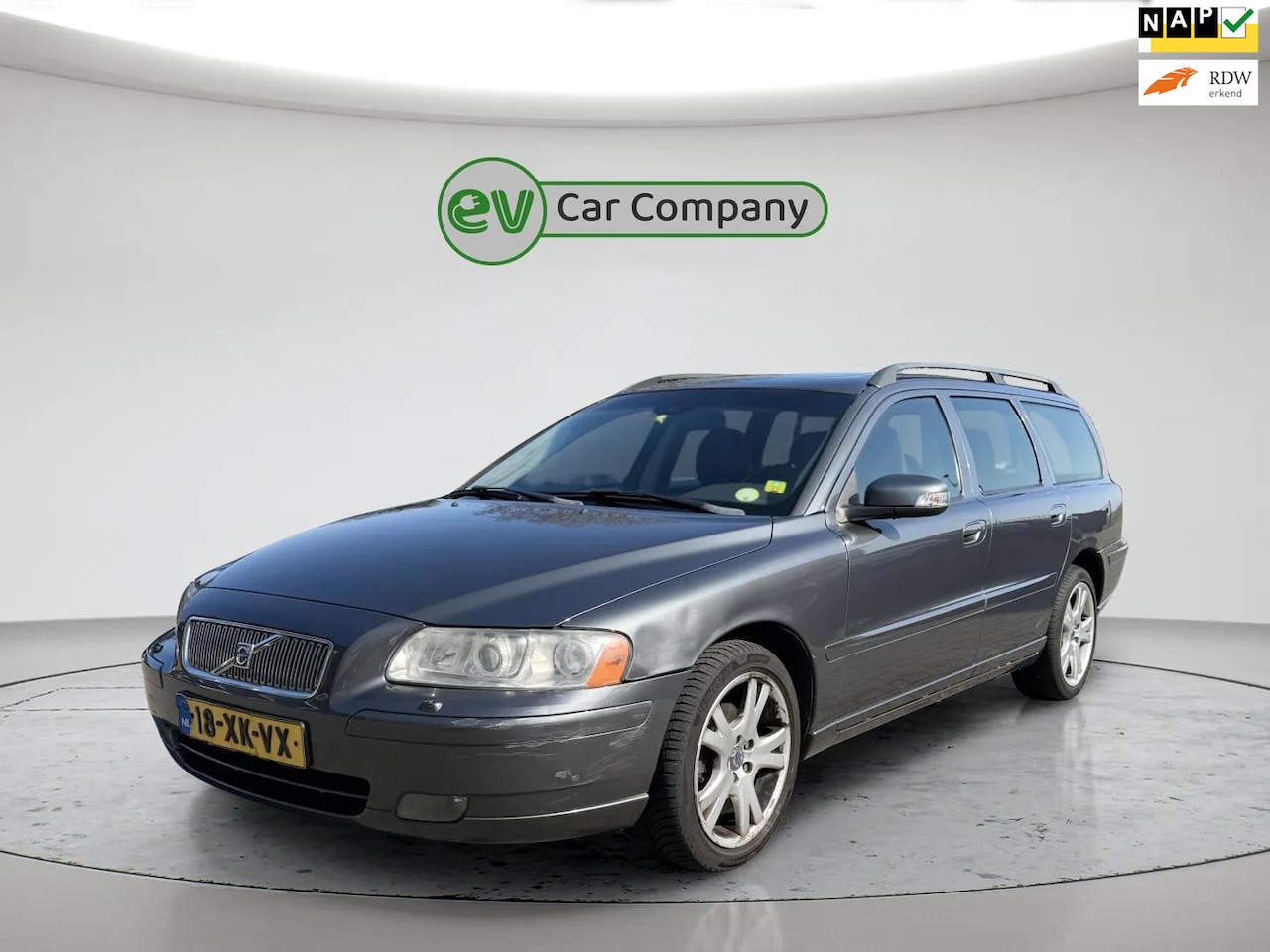 Volvo V70 - 2.4 Edition Sport | Automaat | Panoramadak | Memory Seats | Trekhaak | Leder | Stoelverwar - AutoWereld.nl