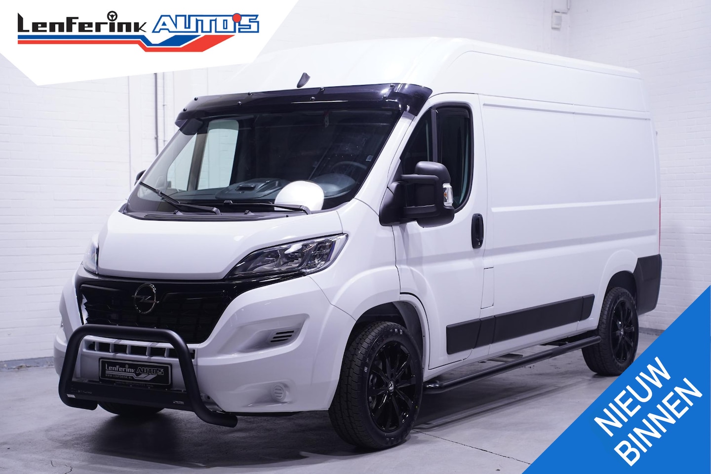 Opel Movano - 2.2D 140 pk L2H2 White&Black Edition Navi 18" LMV, Bullbar + Sidebars Zwart, Camera, Apple - AutoWereld.nl