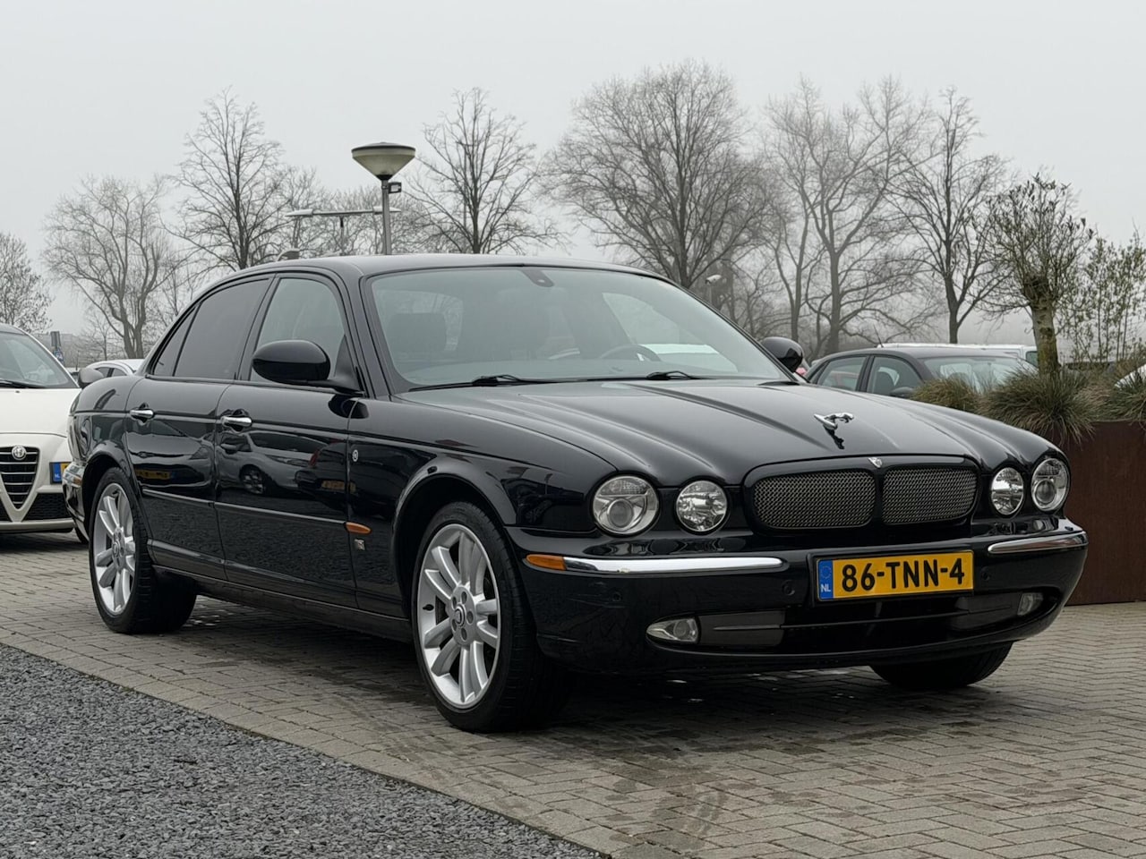 Jaguar XJR - 4.2 V8 S/C | SUPER ONDERHOUDEN | LEDER | NWE APK - AutoWereld.nl