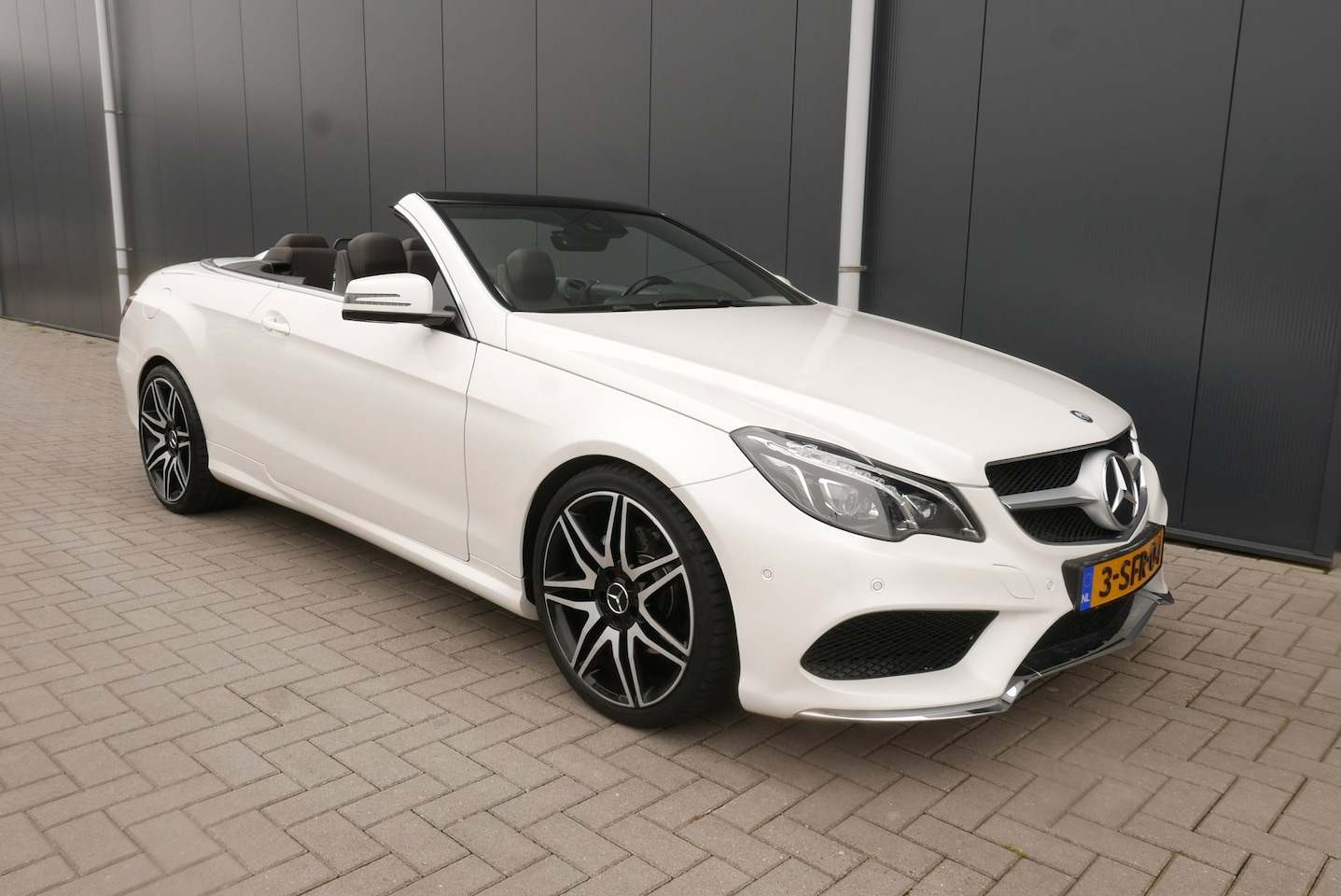 Mercedes-Benz E-klasse Cabrio - 200 184 PK PRESTIGE AMG NAVI,LEER,CAMARA,XENON. - AutoWereld.nl