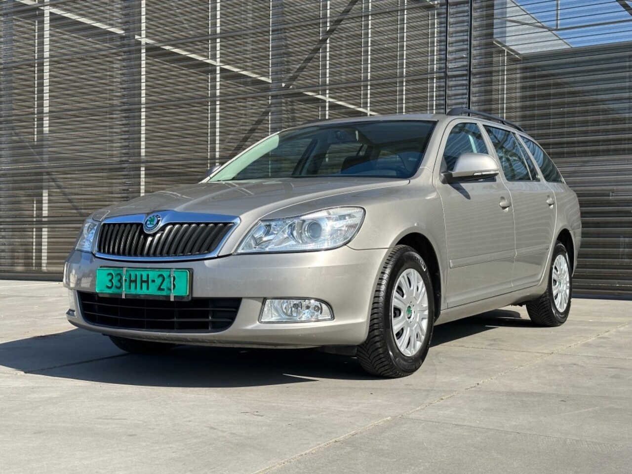 Skoda Octavia Combi - COMBI 1.4 TSI AMBITION AIRCO !! APK 2-3-2027 !! - AutoWereld.nl