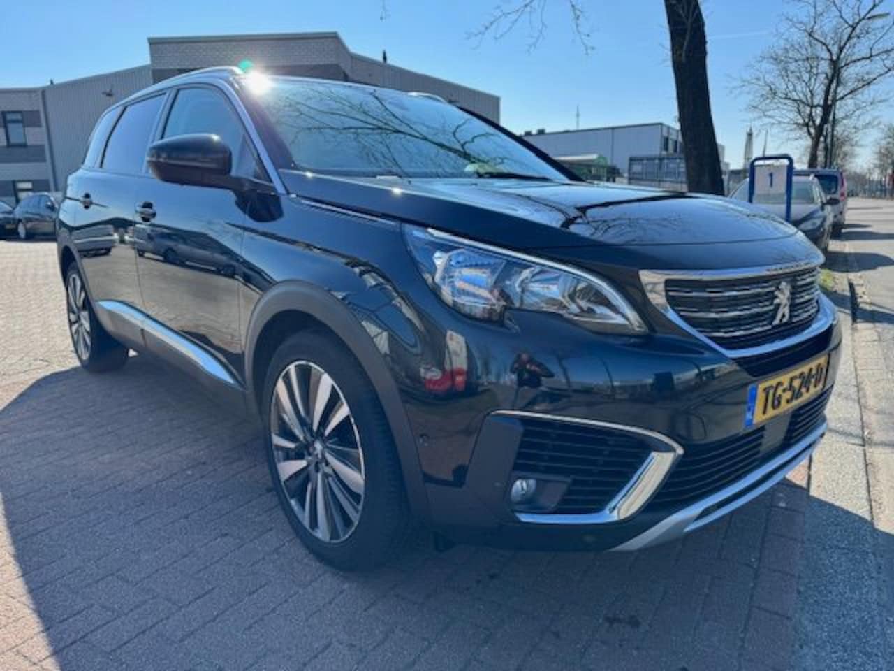 Peugeot 5008 - 1.2 PureTech Allure 7 Persoons Airco/ECC,Cruisecontrol,Navigatie,Half Leder - AutoWereld.nl