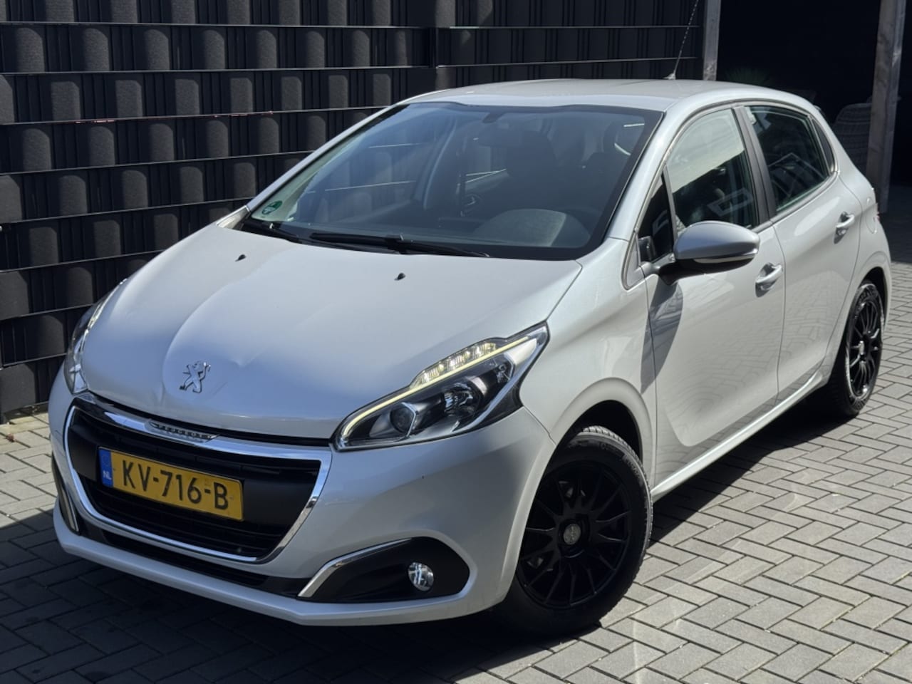 Peugeot 208 - 1.2 PureT. Blue Lion| 2016| PARELMOER| LM| AIRCO| NAP - AutoWereld.nl
