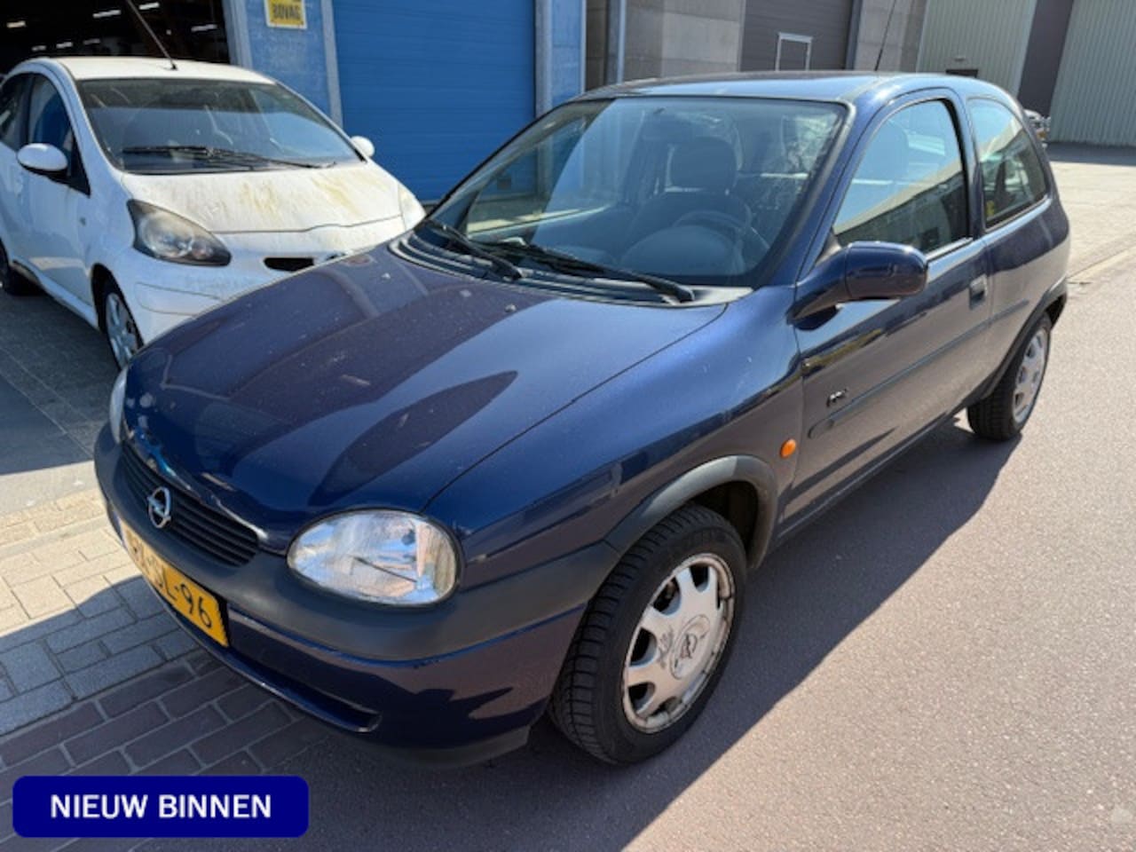 Opel Corsa - 1.4i CDX 1998 Automaat - APK 12-12-2026 Leuke en goed rijdende auto met NAP en boekjes. - AutoWereld.nl