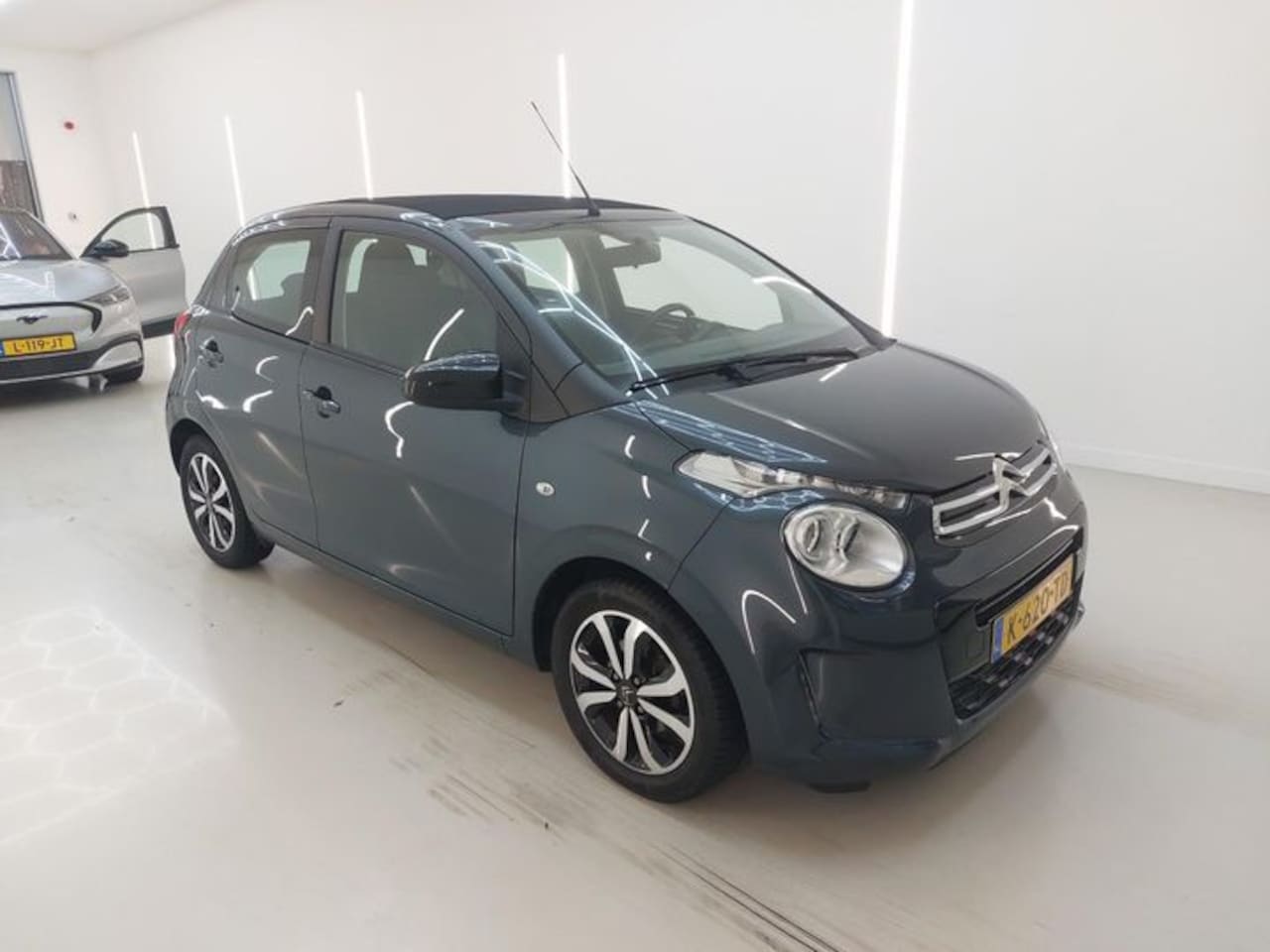 Citroën C1 - 1.0 VTi 68 PK | Airscape Shine | 49.000 km! | Elektrisch Vouwdak | Apple Carplay/Android A - AutoWereld.nl