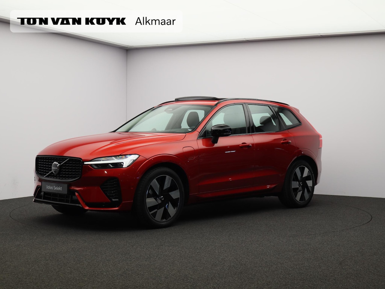 Volvo XC60 - T6 350PK Plug-in hybrid AWD Ultimate Dark / Bowers & Wilkins / Luchtvering / Trekhaak / He - AutoWereld.nl