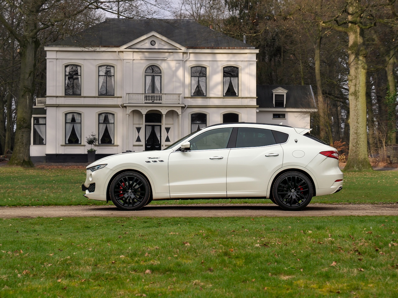 Maserati Levante - 3.0 V6 Modena S AWD | Pano-dak | Harman/Kardon | Luchtvering | Carbon interieur - AutoWereld.nl