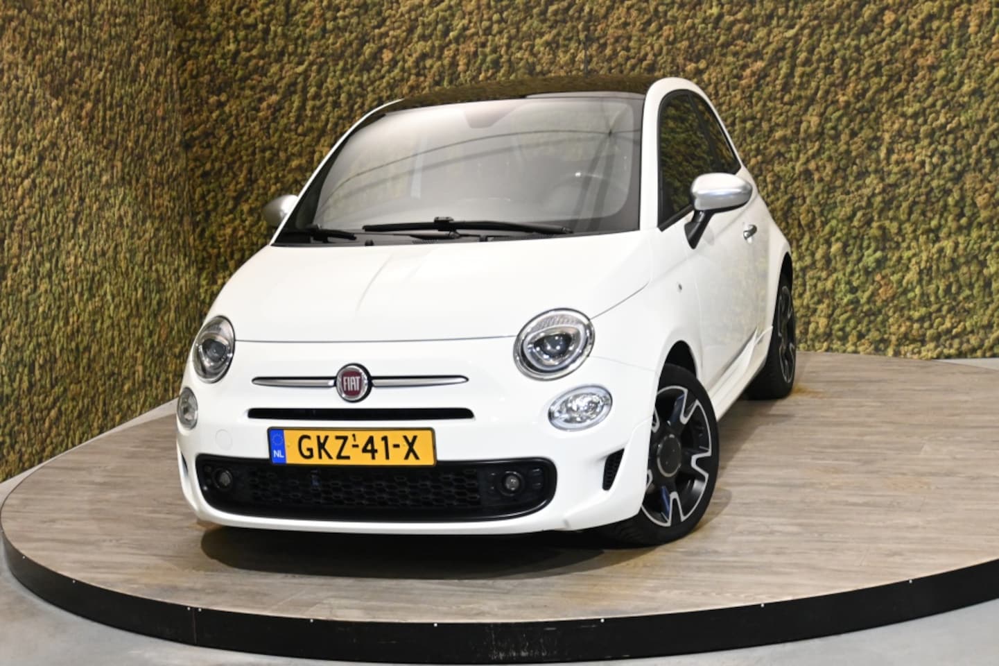 Fiat 500 - 1.2 Rockstar | Carplay | PDC | Panorama - AutoWereld.nl