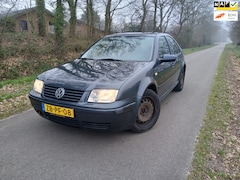 Volkswagen Bora - 1.6 Trendline