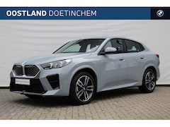 BMW iX2 - eDrive20 M Sport / Sportstoelen / Achteruitrijcamera / M Adaptief onderstel / Stoelverwarm