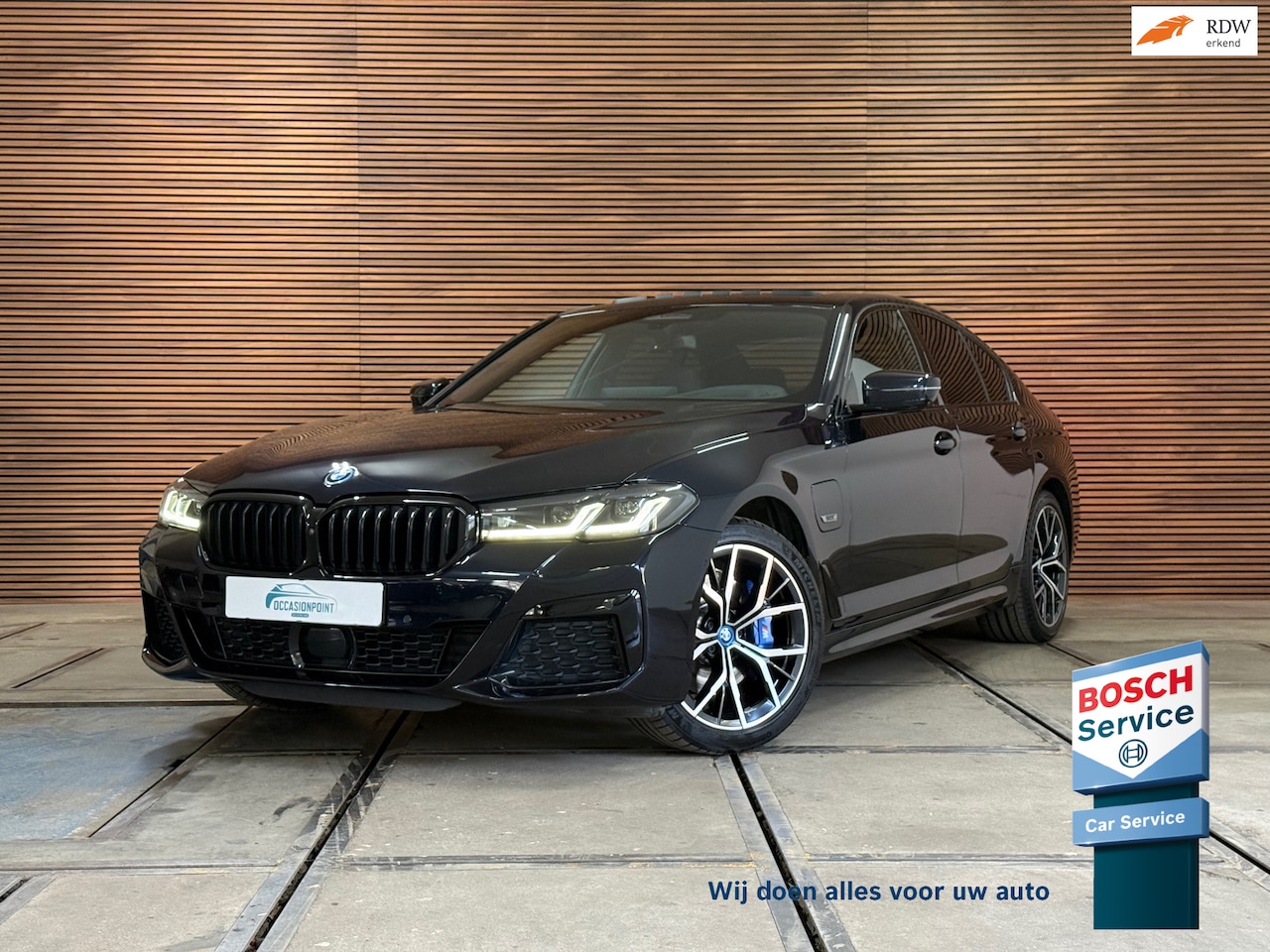 BMW 5-serie - 530e xDrive M-Sport Pro Pakket | Pano | M-Kuipstoelen | H/K Sound | Shadow-Line | HuD | Ca - AutoWereld.nl