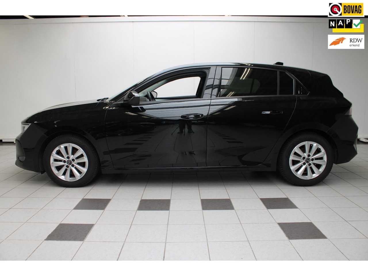 Opel Astra - 1.2 Business Edition - Camera, PDC, Stoel- & Stuur verwarmd en NAP - AutoWereld.nl
