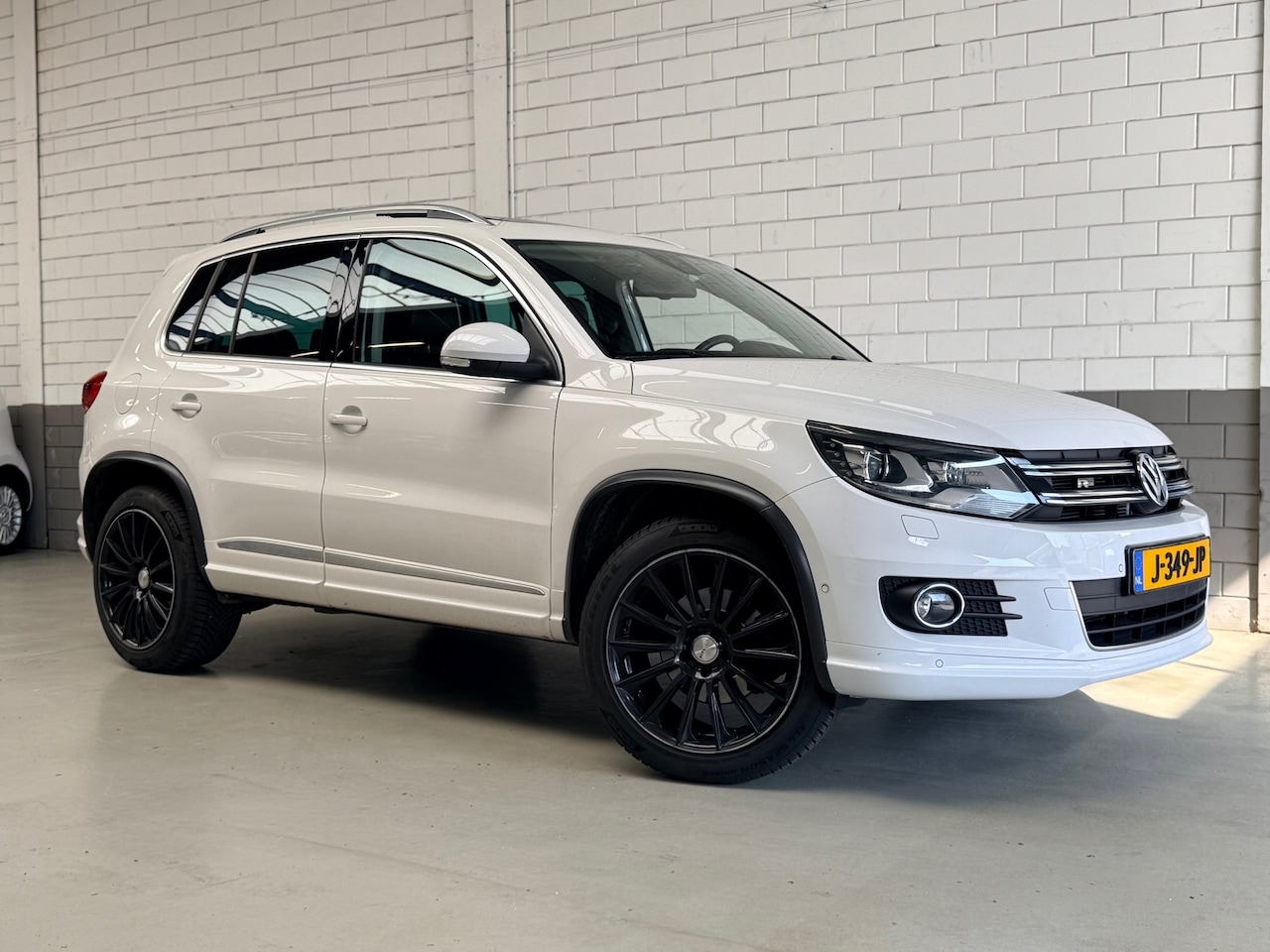 Volkswagen Tiguan - 2.0 TSI Sport&Style 4motion R-line Edition Automaat - AutoWereld.nl