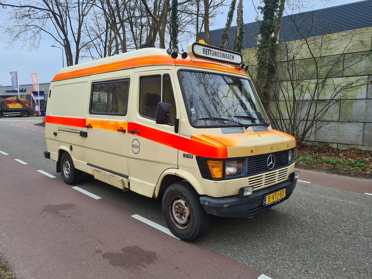 Mercedes-Benz 308 - Benzine 1980 163.000 KMS LANG HOOG NW APK - AutoWereld.nl