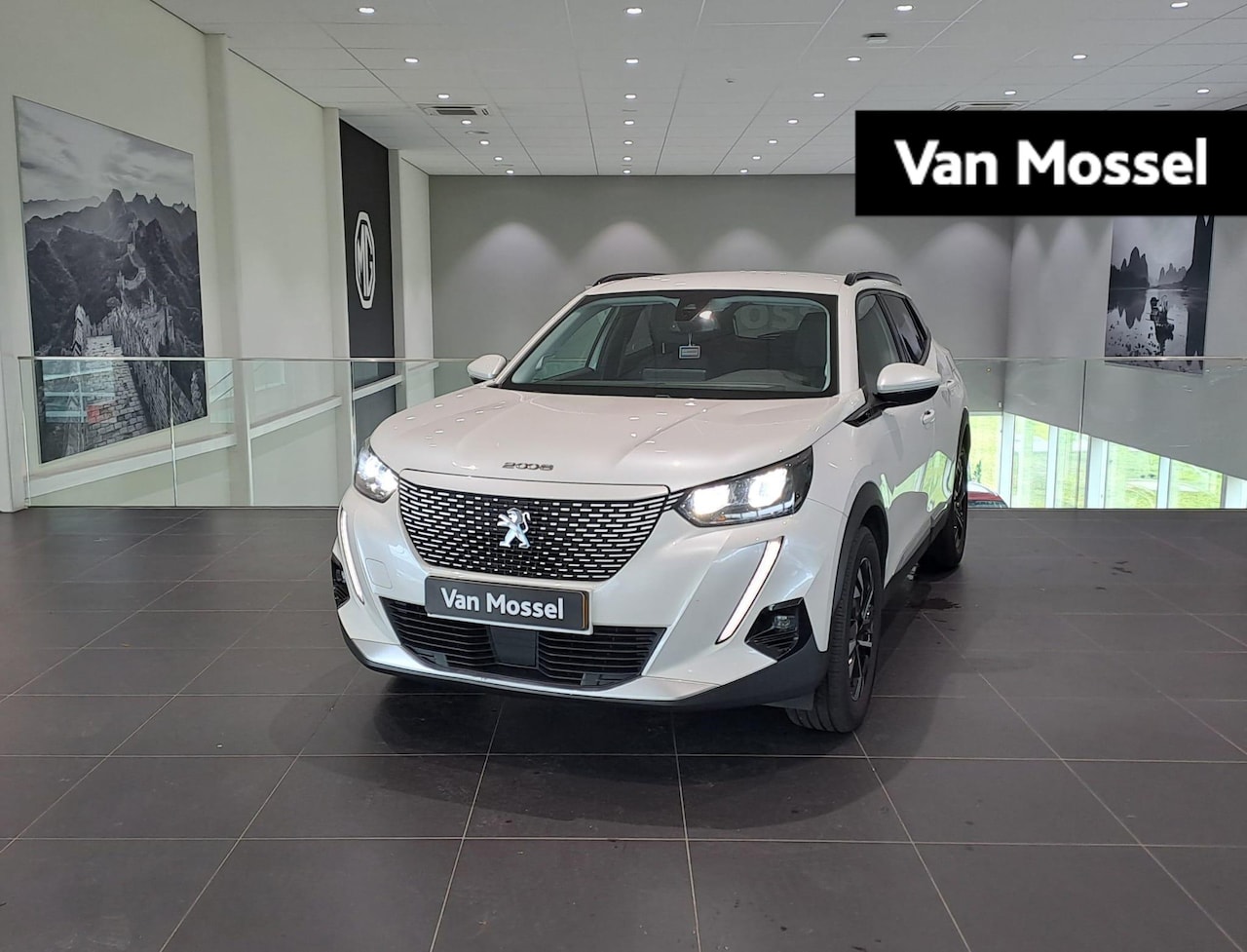 Peugeot e-2008 - EV Allure Pack 50 kWh | Camera | Navigatie | Climate control - AutoWereld.nl