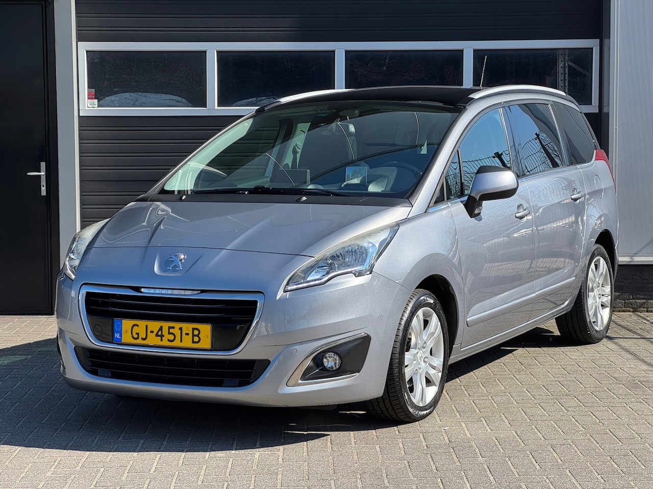 Peugeot 5008 - 1.6 THP Blue Lease Executive 7p. Trekhaak, Pano, HUD, Navi, Cruise, Climate, NAP - AutoWereld.nl
