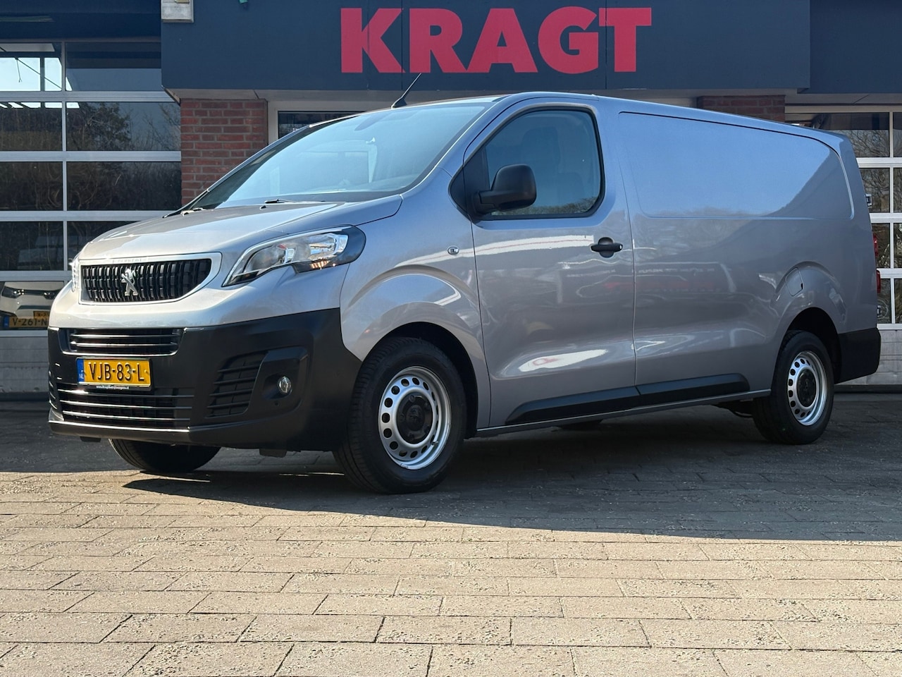 Peugeot Expert - 2.0 BlueHDI 120 Long Premium Navigatie, cruise control, airco, drie zitplaatsen - AutoWereld.nl