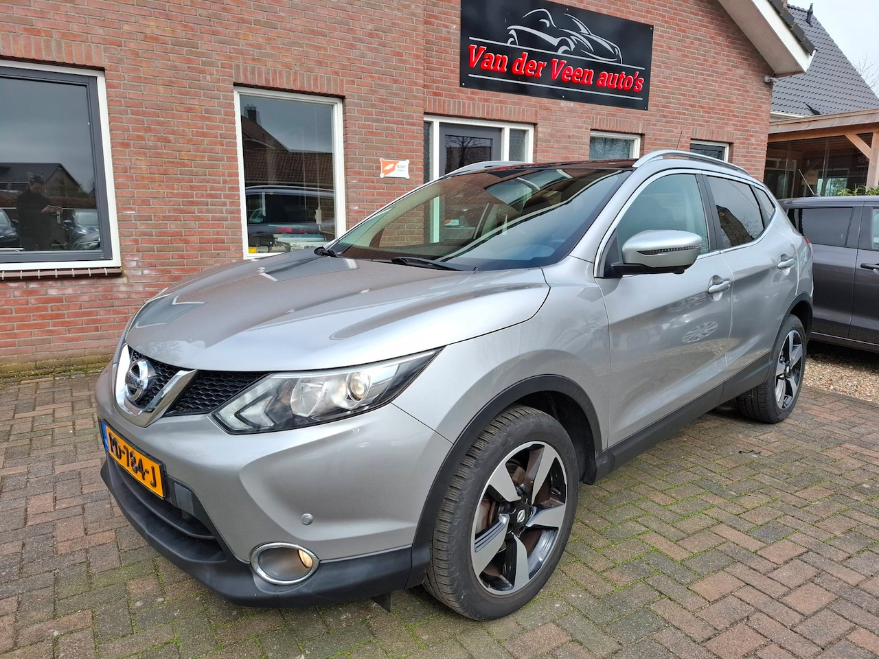 Nissan Qashqai - 1.2 N-Vision. Zeer netjes, 2de eigenaar. O.a. camera, pano, cruise, navi, etc. Dealer onde - AutoWereld.nl