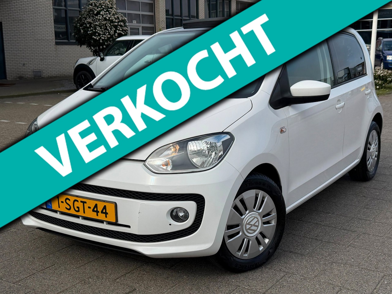 Volkswagen Up! - 1.0 move up! BlueMotion / PANO - AutoWereld.nl