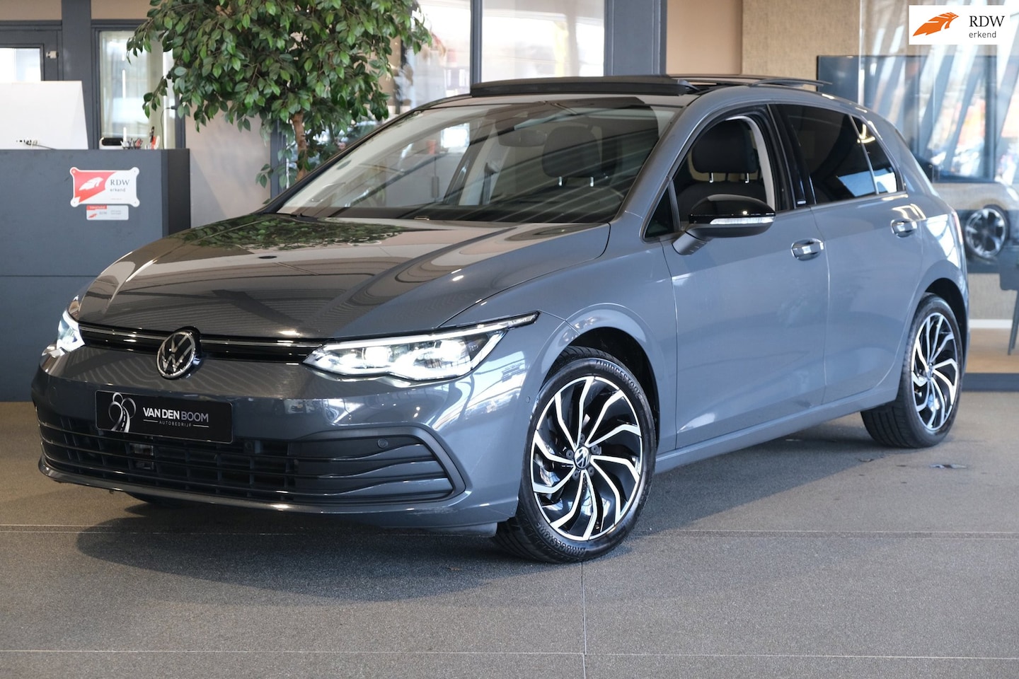 Volkswagen Golf - 8 1.5 eTSI Life DSG Pano IQ Led Navi Cam ACC Virtual - AutoWereld.nl