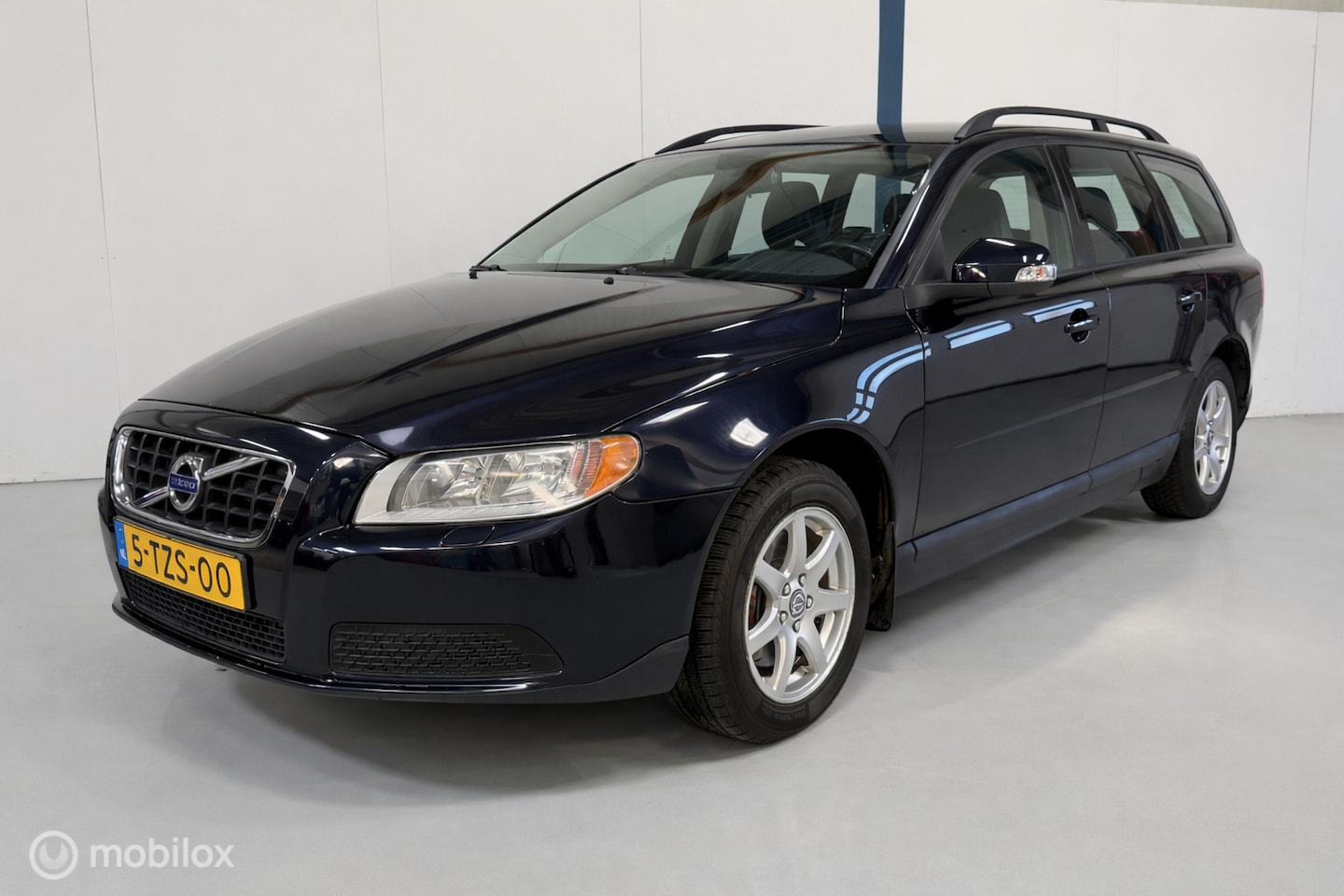 Volvo V70 - 2.5T Momentum AUTOMAAT / LEER / XENON - AutoWereld.nl