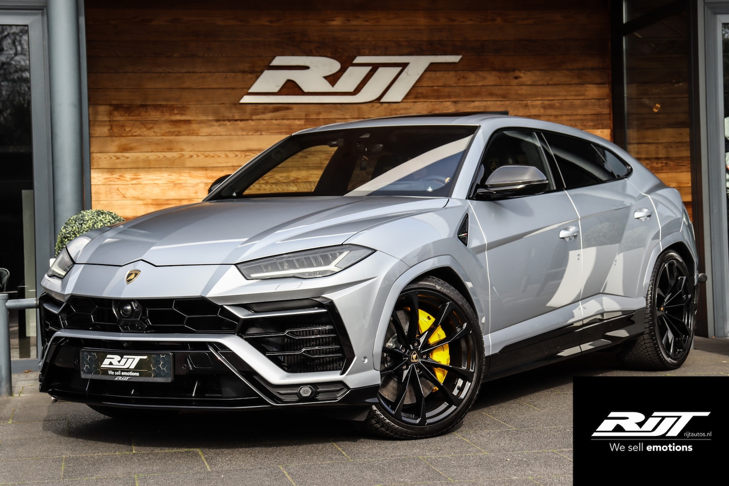 Lamborghini Urus - 4.0 V8 **Carbon/Alcantara/Ceramic/B&O 3D/Gele stiksels** - AutoWereld.nl