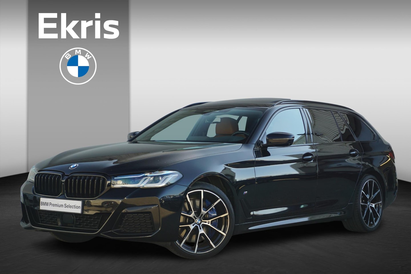 BMW 5-serie Touring - 540i xDrive M Sportpakket 20'' / Panoramadak / Active Steering / Head-Up Display / Laserli - AutoWereld.nl