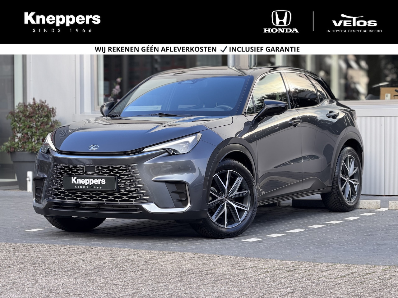 Lexus LBX - Emotion Bi-Tone 2WD | GEEN AFLEVERKOSTEN |  Dodehoekdetectie, Elektrische achterklep, Lede - AutoWereld.nl