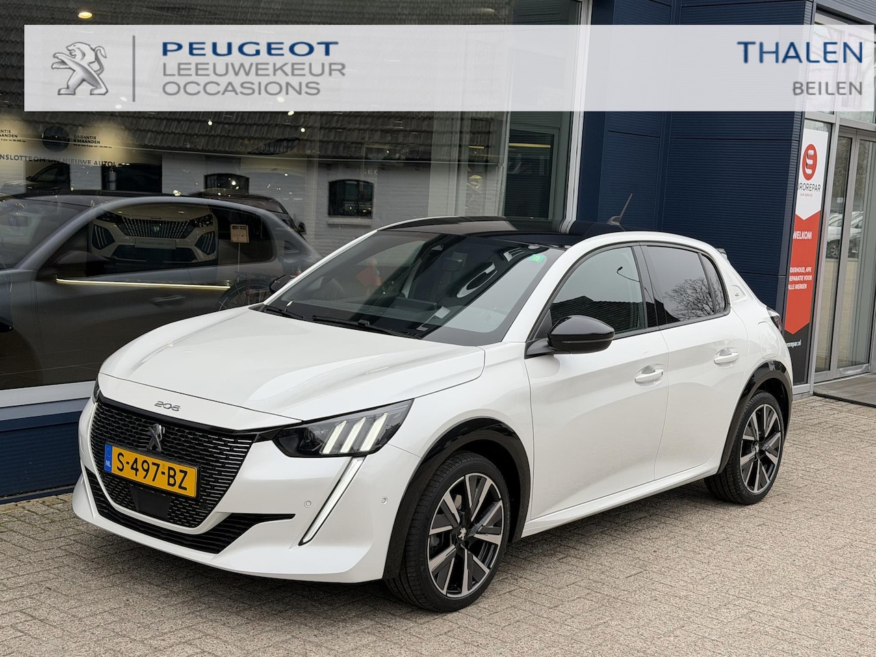 Peugeot 208 - 1.2 Turbo 100 PK GT | Navigatie | Zwart dak | Sportstoelen | Keyless Start | 17" Lichtmeta - AutoWereld.nl