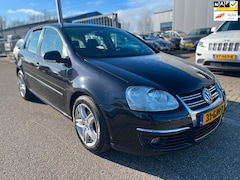 Volkswagen Golf - 1.4 TSI Trendline / Automaat / Airco / PDC l Scherm