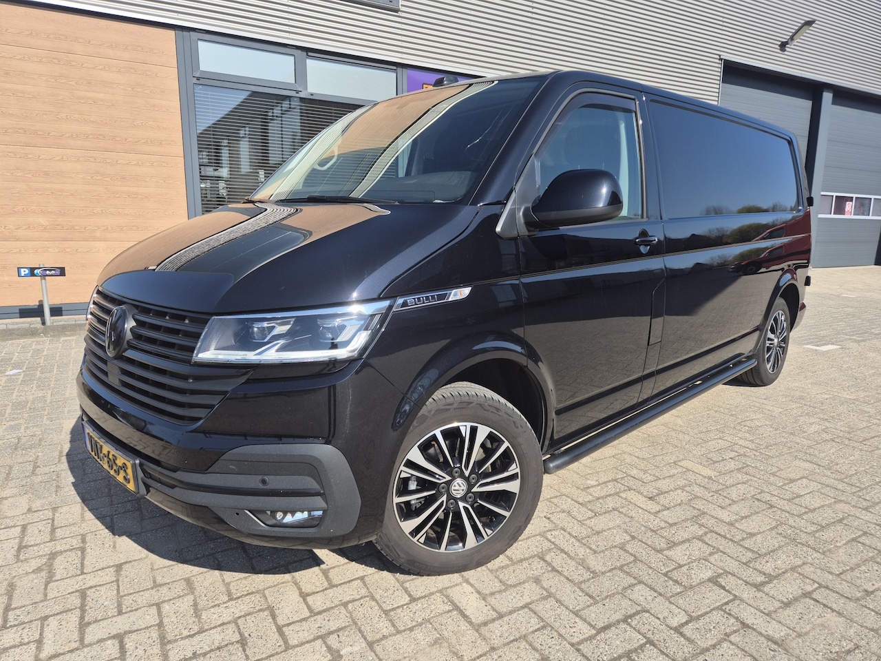Volkswagen Transporter - 2.0 TDI Bulli 150pk dsg l2 leder digitaal turbo defect!! - AutoWereld.nl