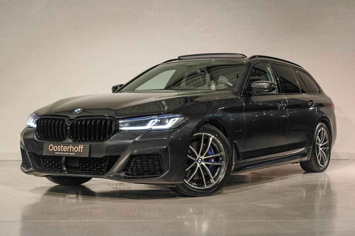 BMW 5-serie Touring - 530e xDrive High Executive M-sport SOFTC - AutoWereld.nl