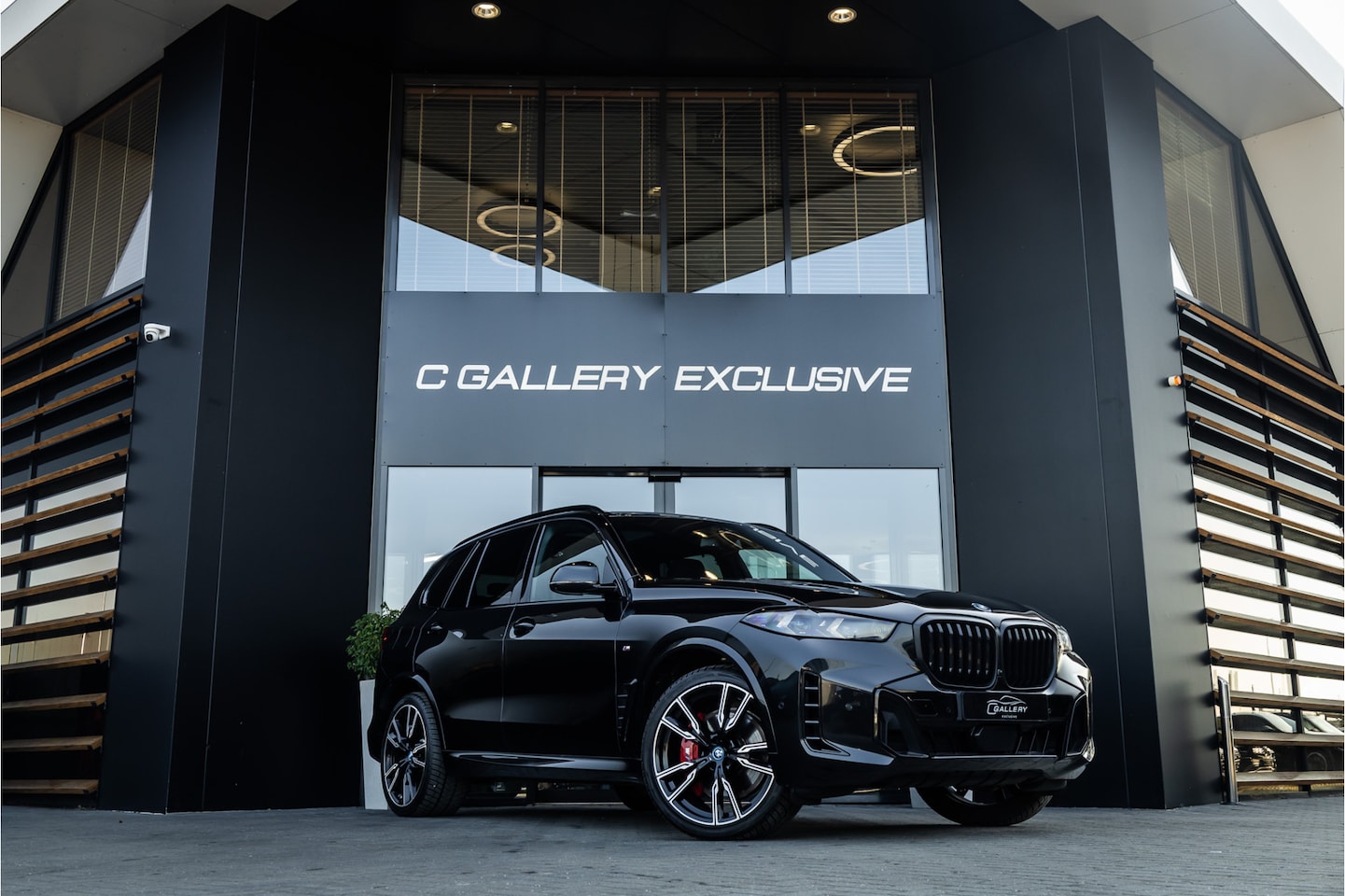 BMW X5 - xDrive50e - M Sport | H&K | Kuipstoelen | Stoelkoeling & Massage | Carbon - AutoWereld.nl