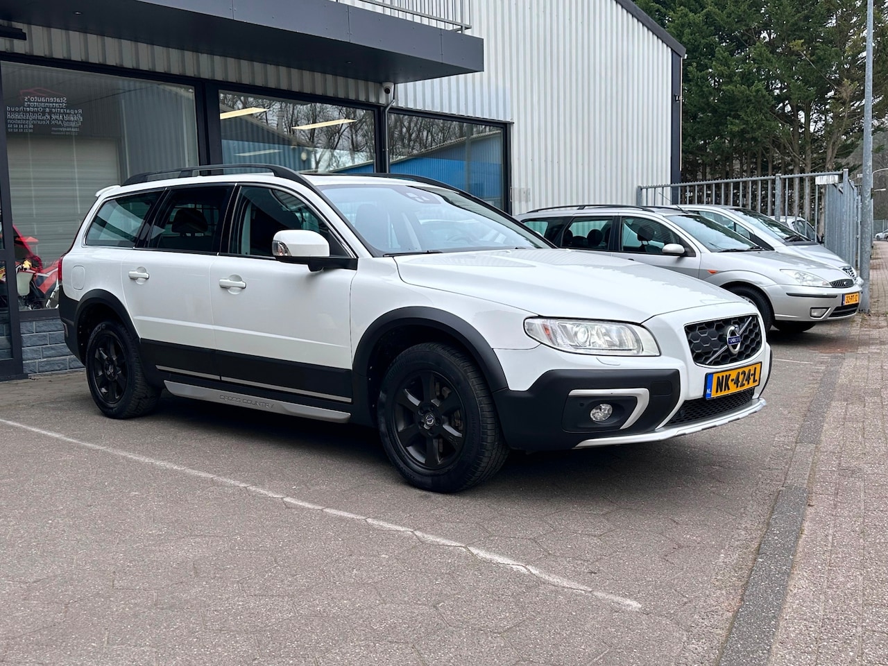 Volvo XC70 - 2.0 D4 FWD Summum/ Airco/Navigatie/Schuifdak/trekhaak / - AutoWereld.nl